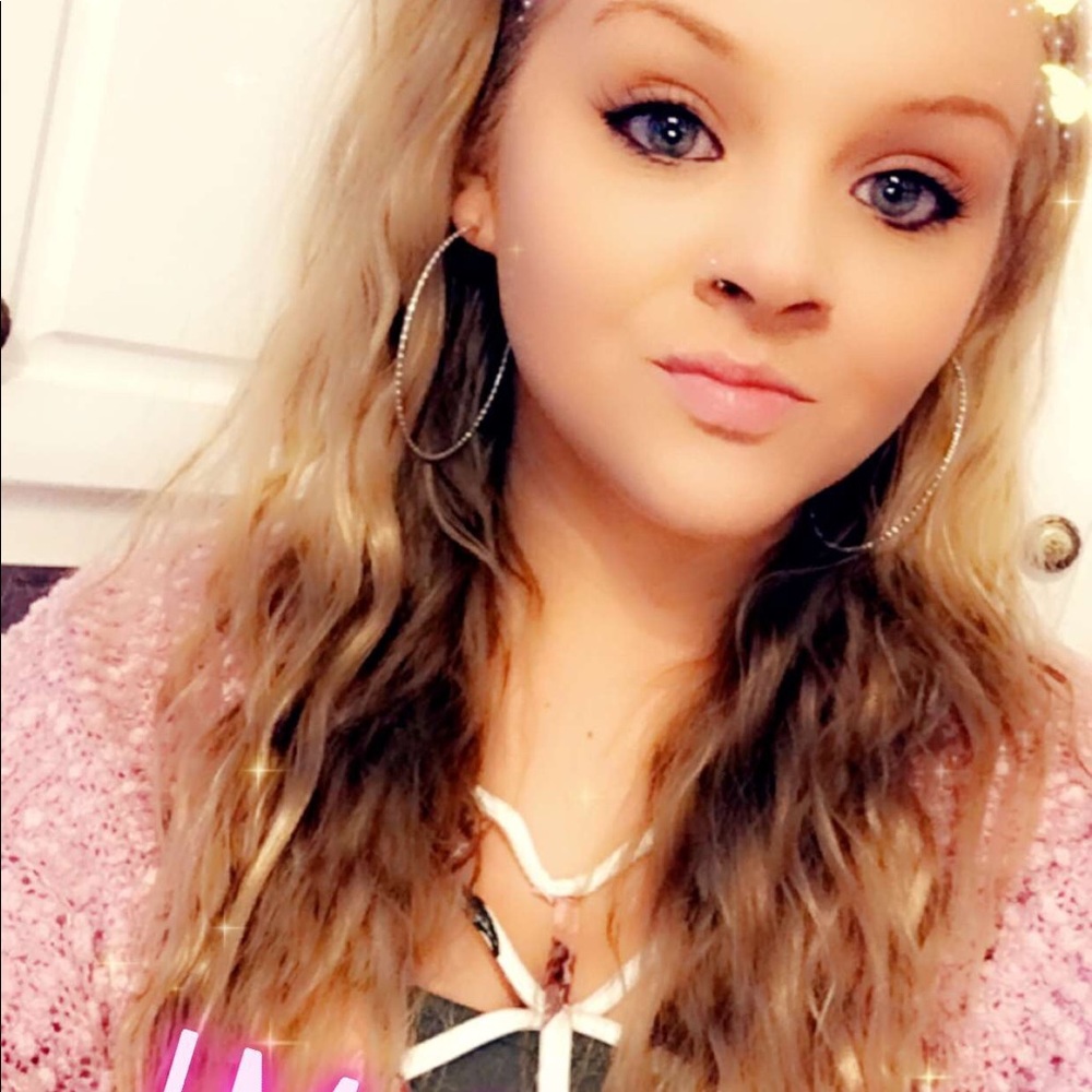 Meet your Posher, Kiona